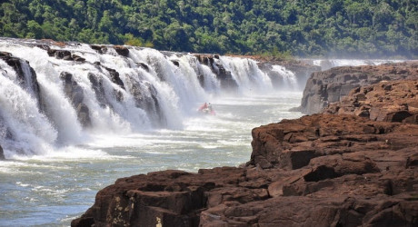 Удивительный водопад Мокона в Аргентине