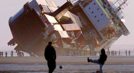Знаменитое судно Riverdance, севшее на мель в Blackpool
