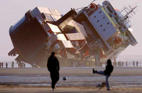 Знаменитое судно Riverdance, севшее на мель в Blackpool