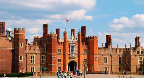 Необычные дымоходы дворца Hampton Court Palace