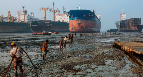 Кладбище кораблей – как происходит разбор отслуживших гигантов