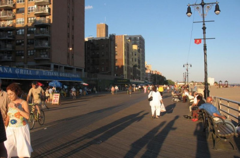 Брайтон Бич – коммунизм построили, но в Америке