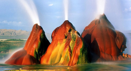 Гейзер Флай – удивительный геотермальный источник в США