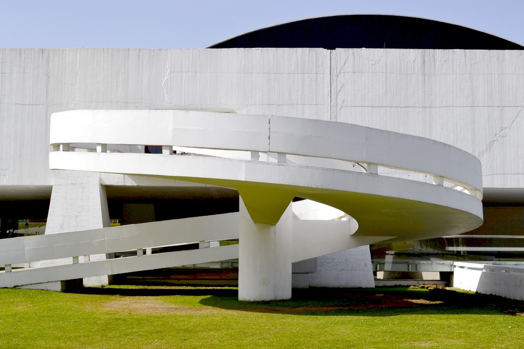 Музей Оскара Нимейера (Museu Oscar Niemeyer) – фотографии Бразилии