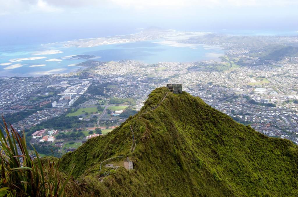 Тропа Хайку (Haiku Stairs) на Гавайских островах, США – фотографии США
