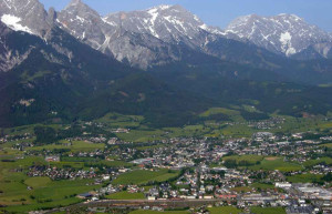 Горная цепь Альп и Зальфельден. Австрия – фотографии Австрии