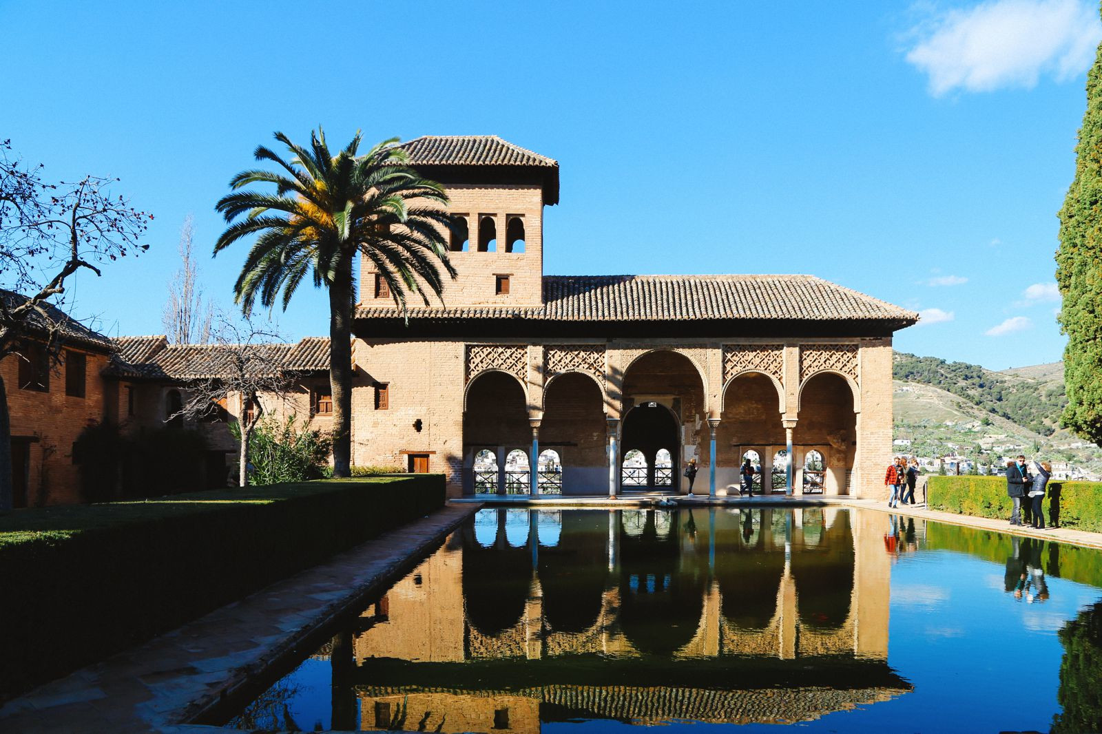 В замке Альгамбра в Гранаде можно увидеть, как менялась мусульманская культура на протяжении веков – фотографии Испании