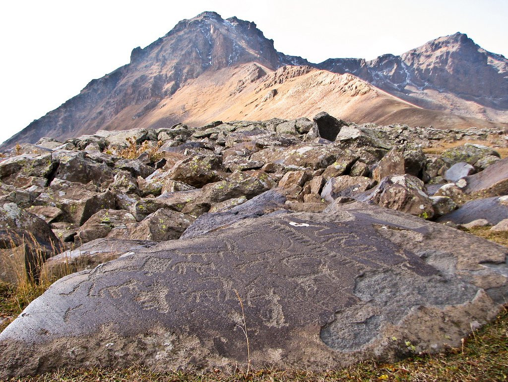 Петроглифы Ухтасара (Ughtasar Petroglyphs). Фото 14 – фотографии Армении