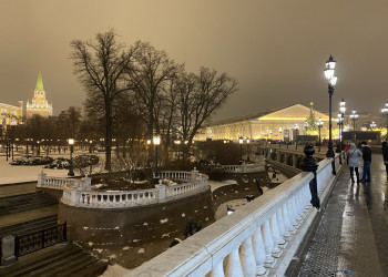 Манежная площадь в новогоднюю ночь с 31 декабря 2020 на 1 января 2021 – фотографии России