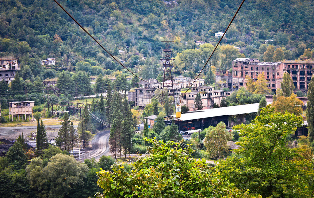 Город Ткуарчал с высоты. Абхазия – фотографии Абхазии