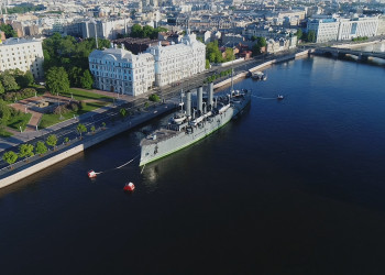 Крейсер «Аврора» был одним из первых, построенных в городе Санкт-Петербург – фотографии России