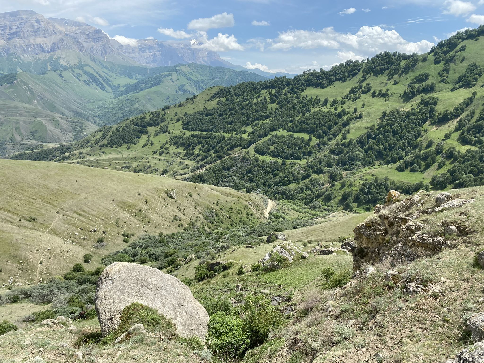 Виды перевала Актопрак в Кабардино-Балкарии, июнь – фотографии России