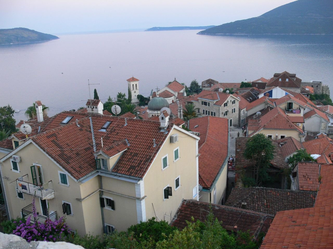 Дома в Херцег-Нови, Черногория. Фото 19 – фотографии Черногории