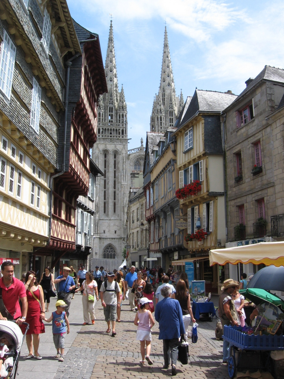 Люди в Кемпере, Франция. Фото 2 – фотографии Франции