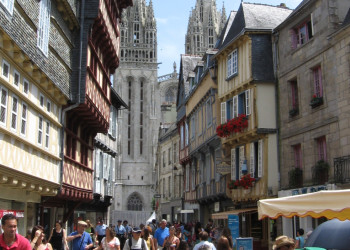 Люди в Кемпере, Франция. Фото 2 – фотографии Франции