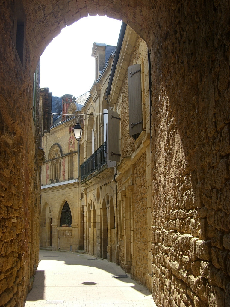 Улица в Бельве, Франция. Фото 3 – фотографии Франции