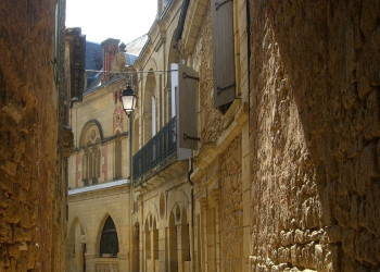 Улица в Бельве, Франция. Фото 3 – фотографии Франции