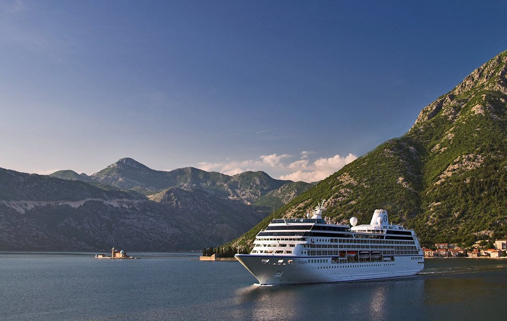 Корабль в Которском заливе, Черногория. Фото 1 – фотографии Черногории