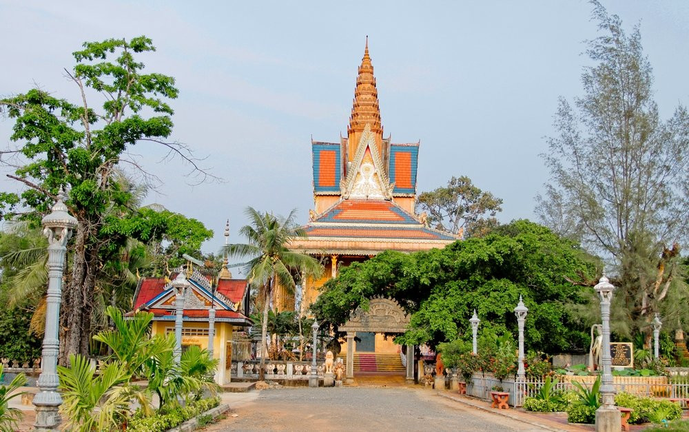 Храм в Кампоте, Камбоджа – фотографии Камбоджи