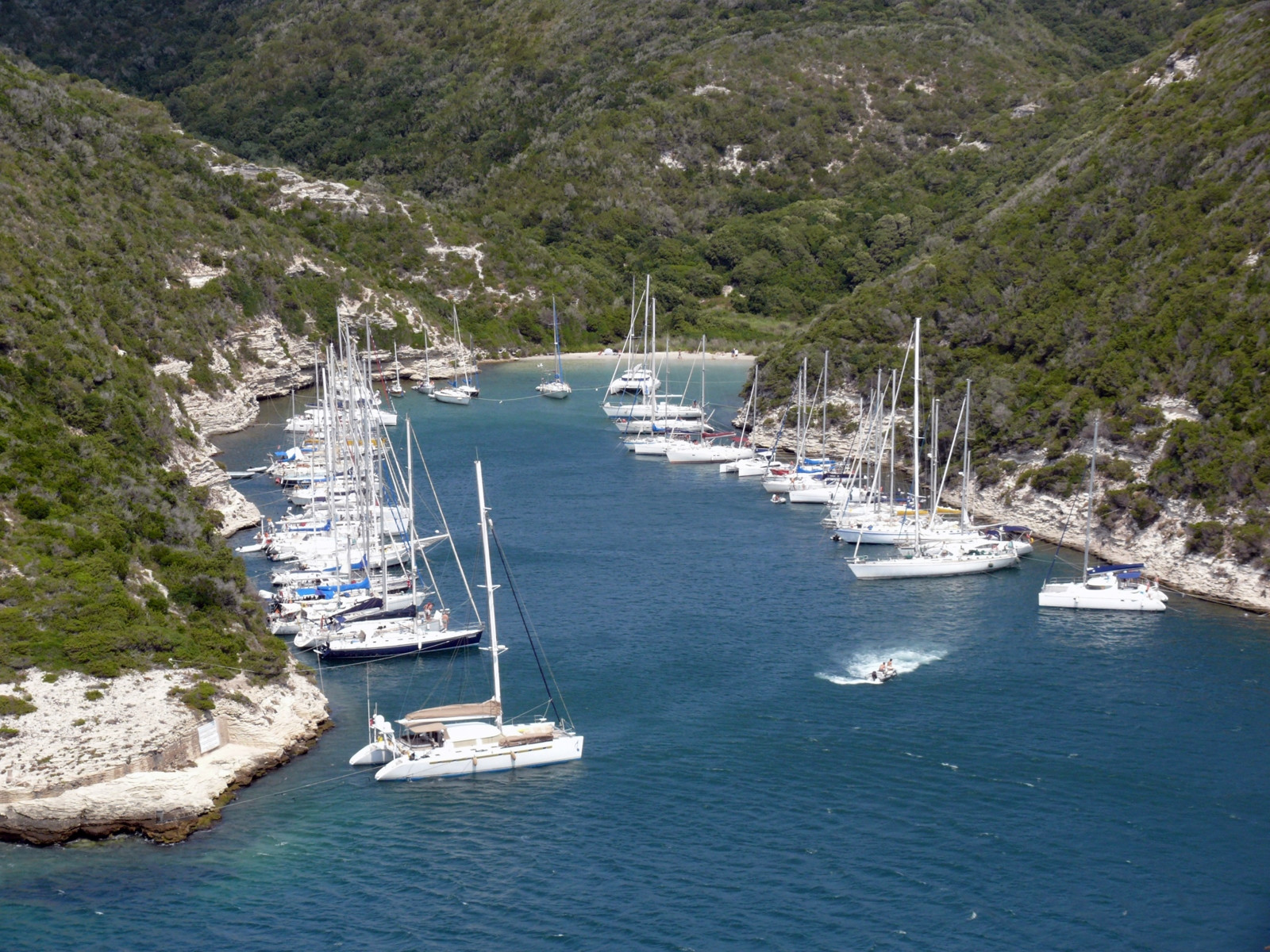 Яхты и катера в Бонифачо, Франция – фотографии Франции