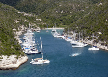 Яхты и катера в Бонифачо, Франция – фотографии Франции