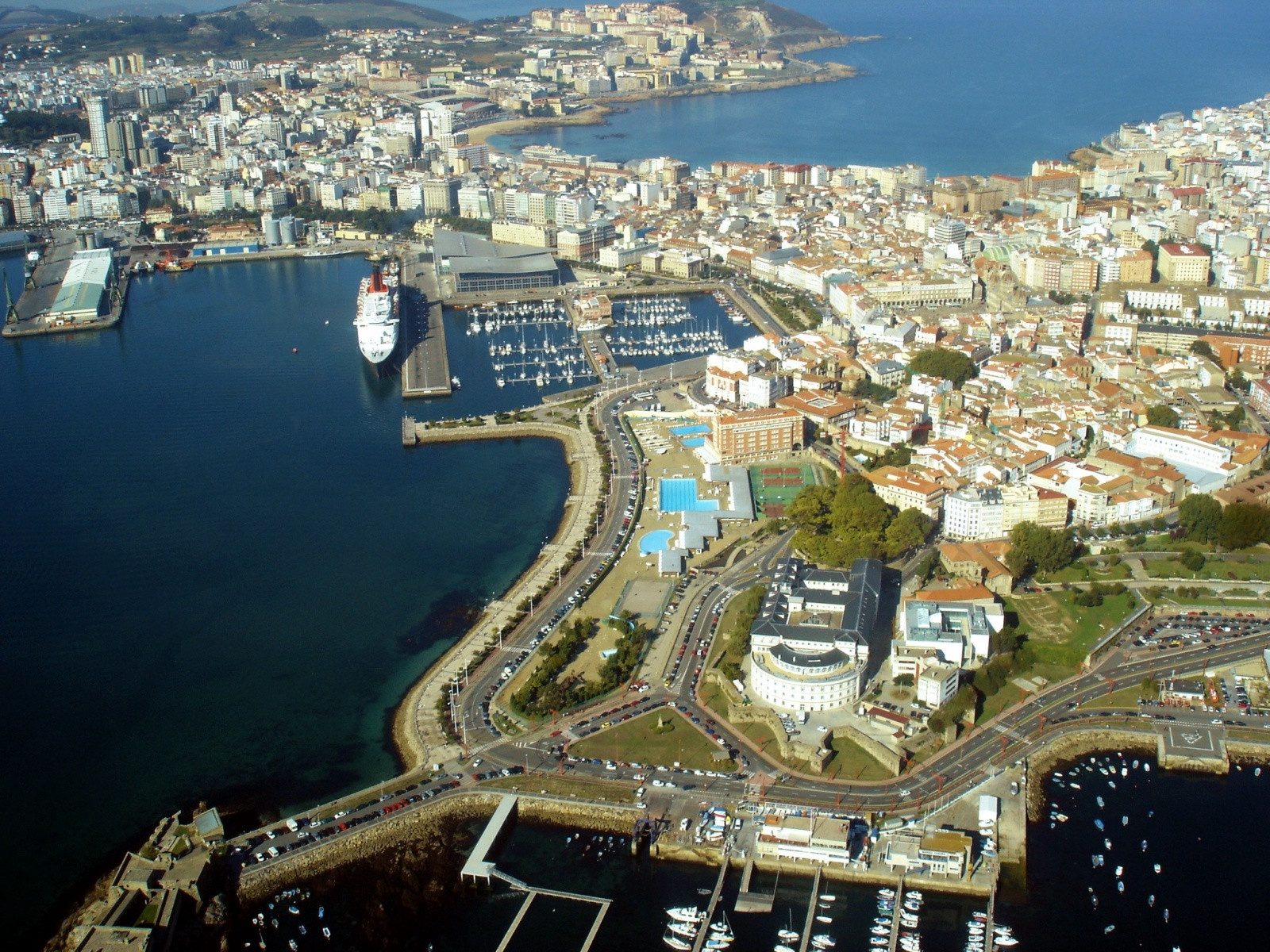 Вид на Ла-Корунью с самолёта – фотографии Испании