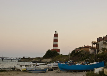 Лодки на берегу в Шабла, Болгария – фотографии Болгарии