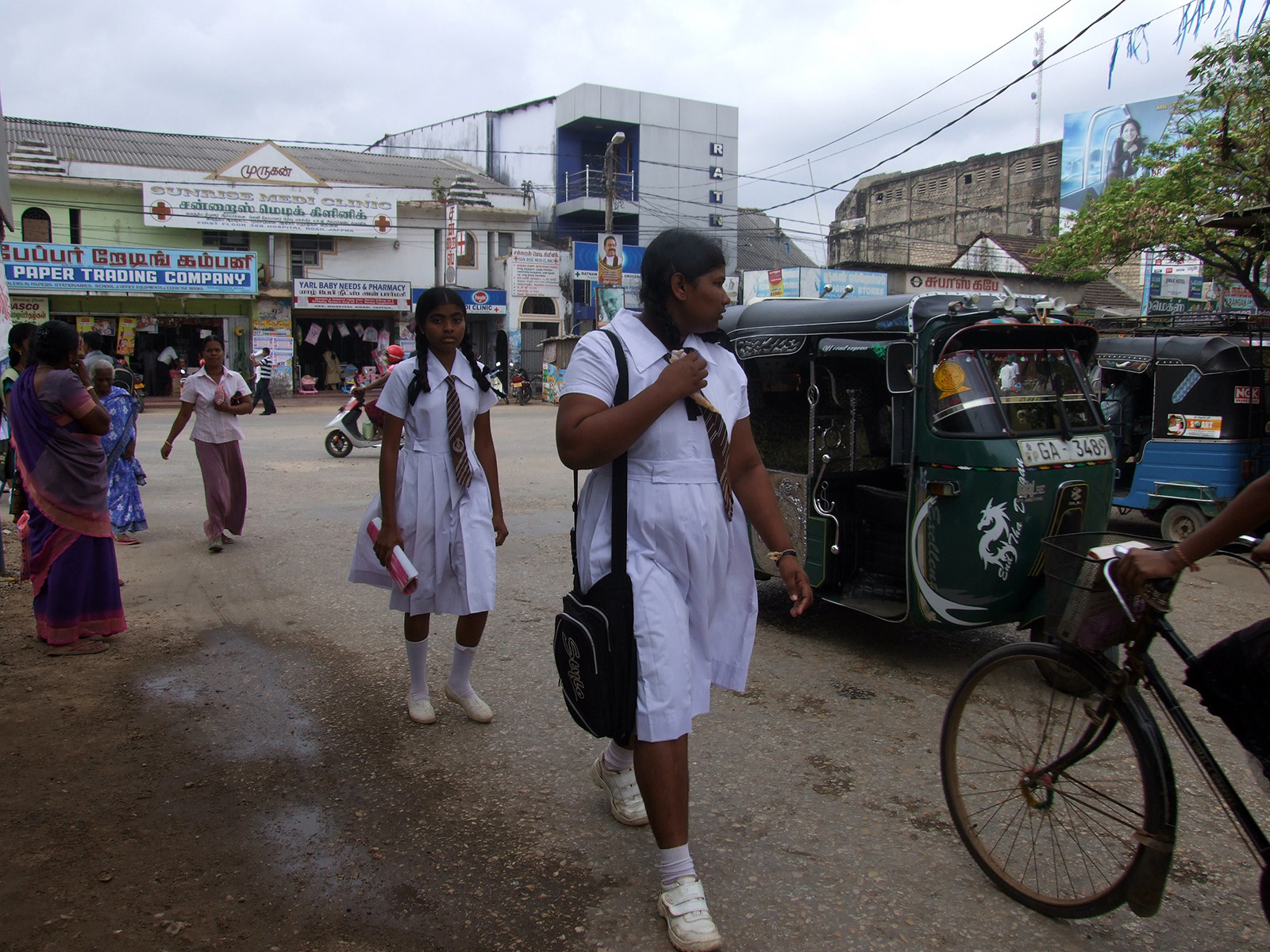 Школьницы в Джафне – фотографии Шри-Ланки