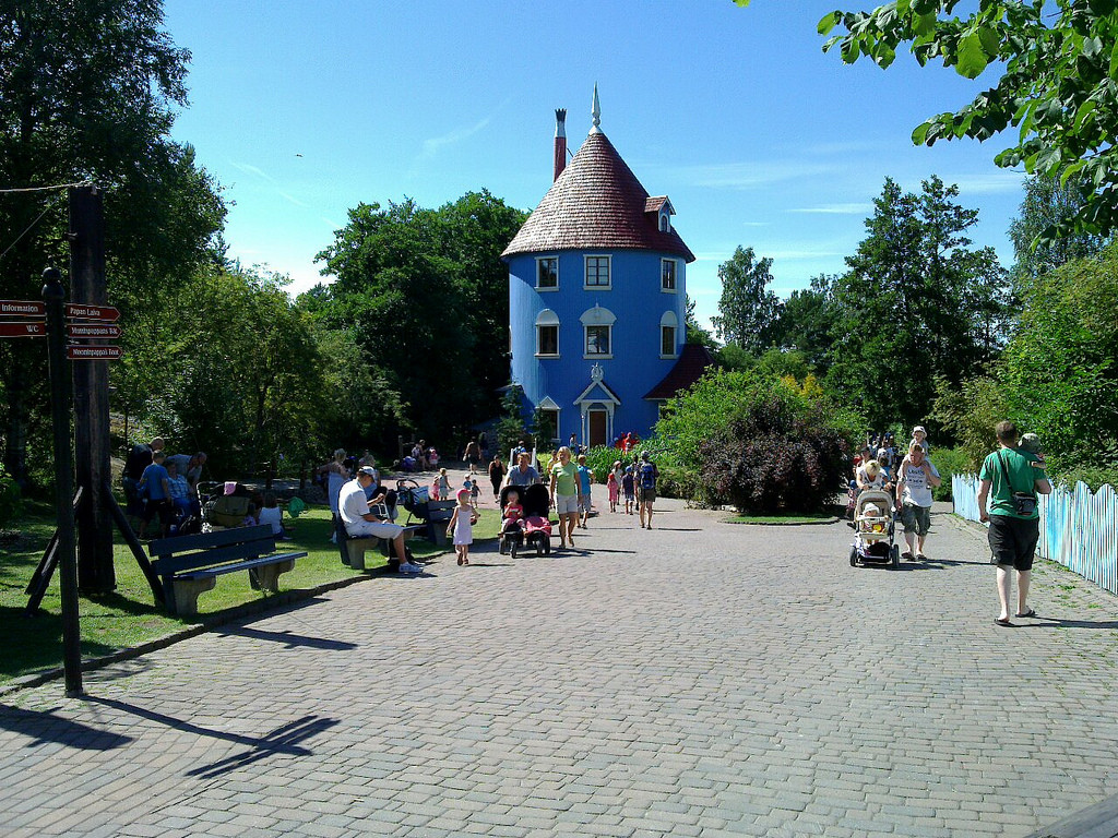 Летом в парке Страна муми-троллей, Финляндия – фотографии Финляндии