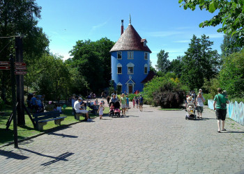 Летом в парке Страна муми-троллей, Финляндия – фотографии Финляндии