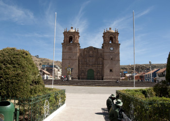 Церковь в городе Пуно – фотографии Перу