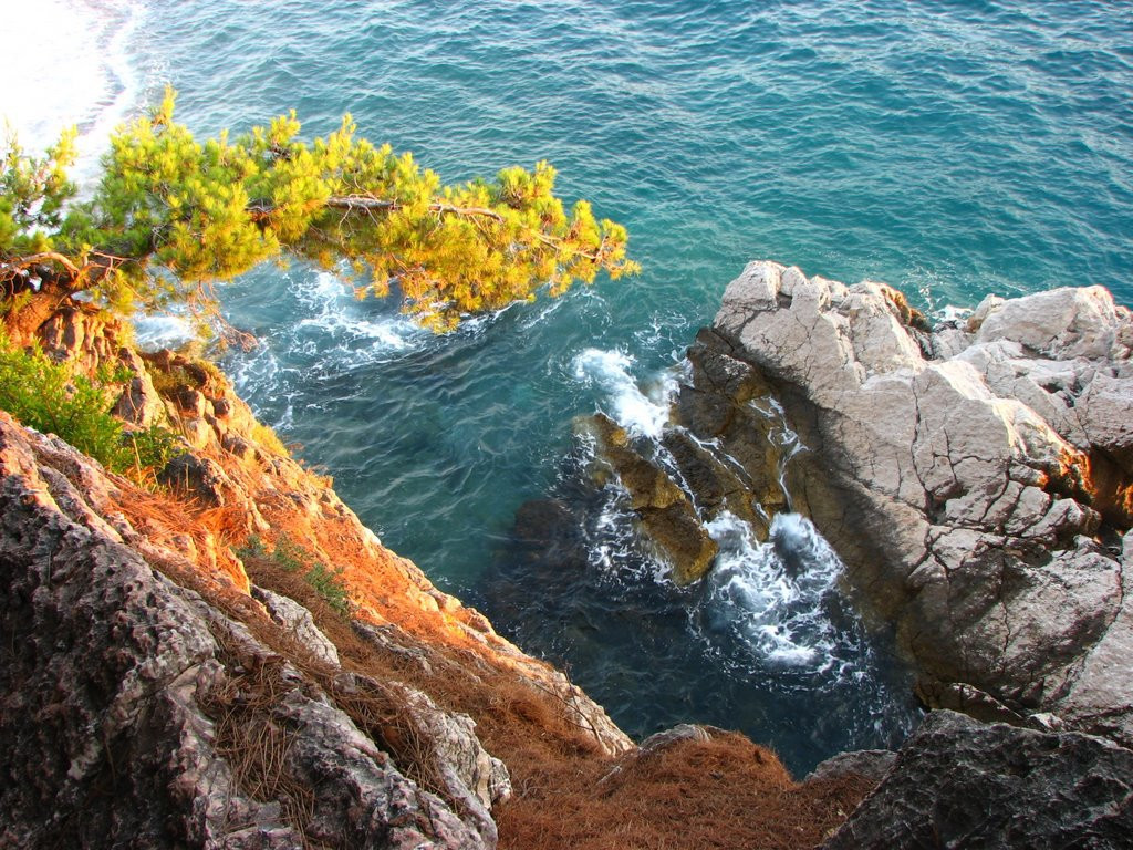 Скала в Святой Стефан, Черногория. Фото 11 – фотографии Черногории