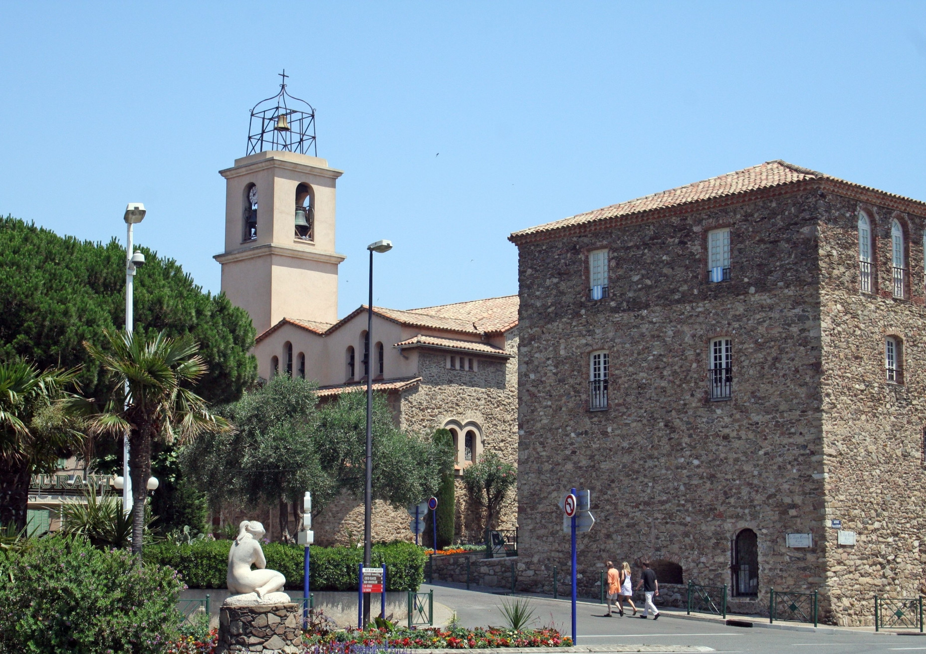 Улица в Сен-Максим, Франция. Фото 2 – фотографии Франции