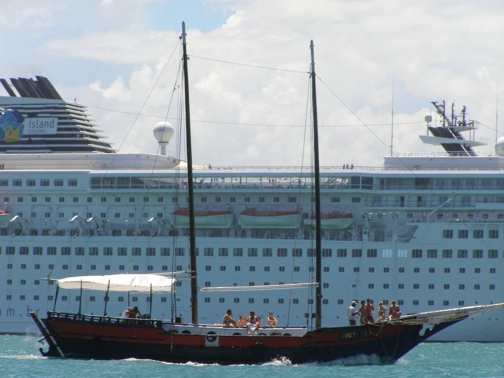 Корабль в Бузиосе, Бразилия – фотографии Бразилии