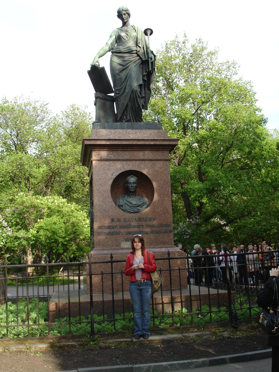 Памятник Карамзину в Ульяновске, Россия. Фото 1 – фотографии России