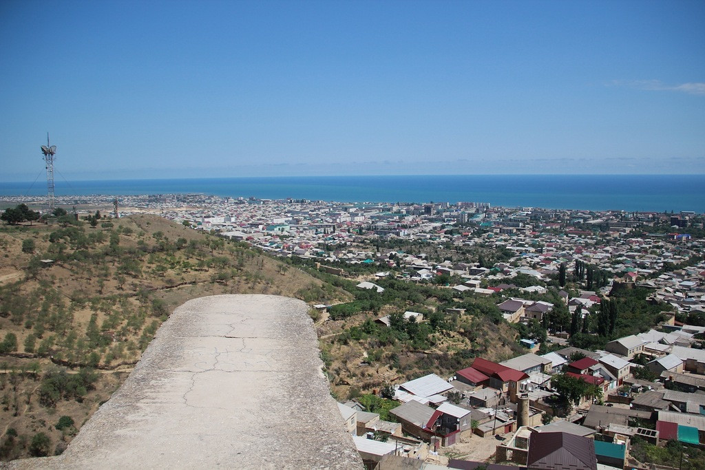 Цитадель Нарын-Кала в Дербенте, вид на город – фотографии России