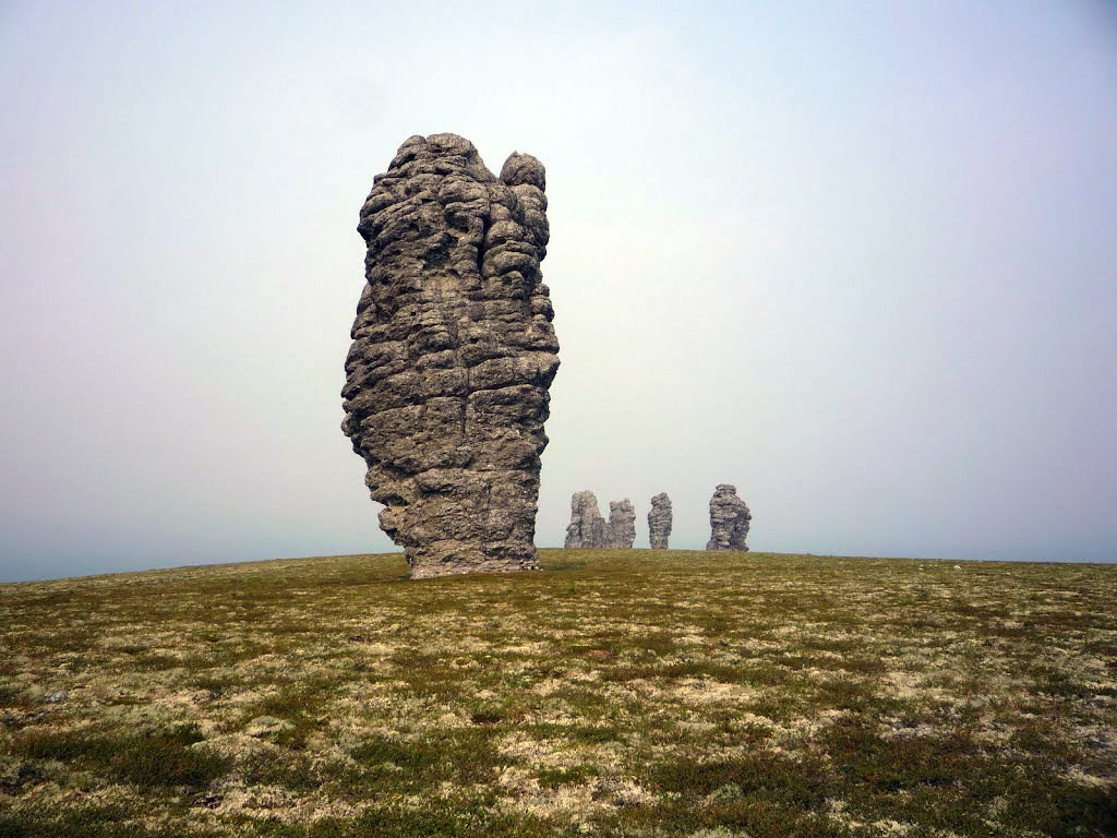 Гигантские столбы выветривания в Коми – фотографии России