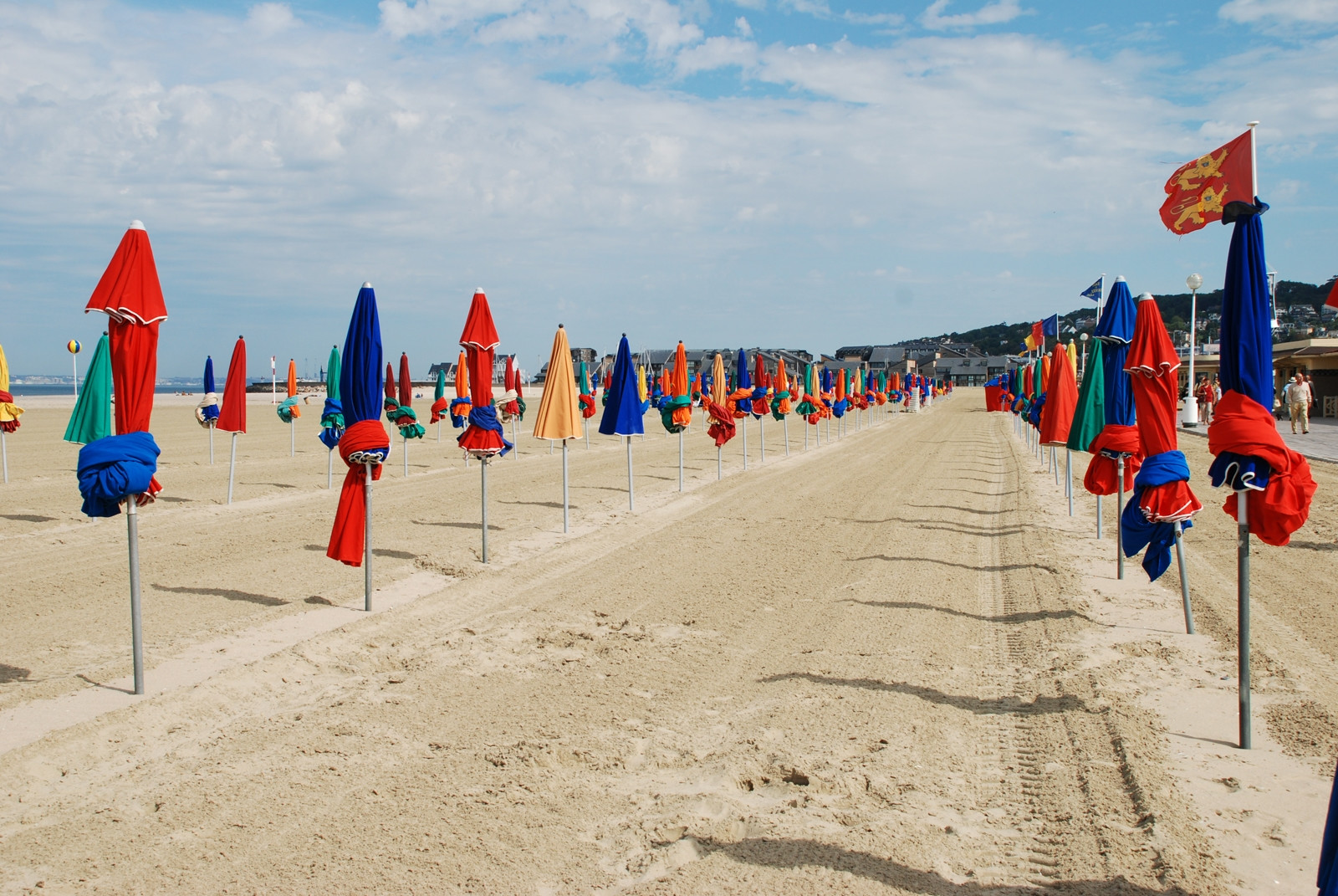 Пляж в Довиле, Франция – фотографии Франции