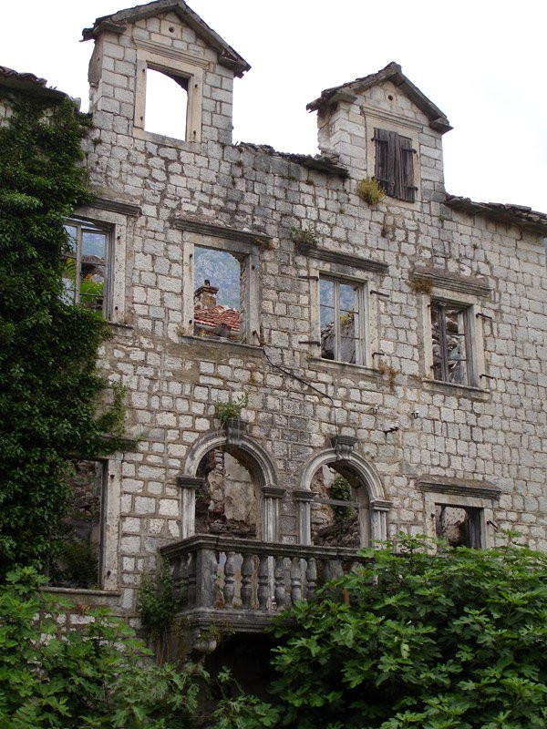 Развалины в Рисан, Черногория – фотографии Черногории