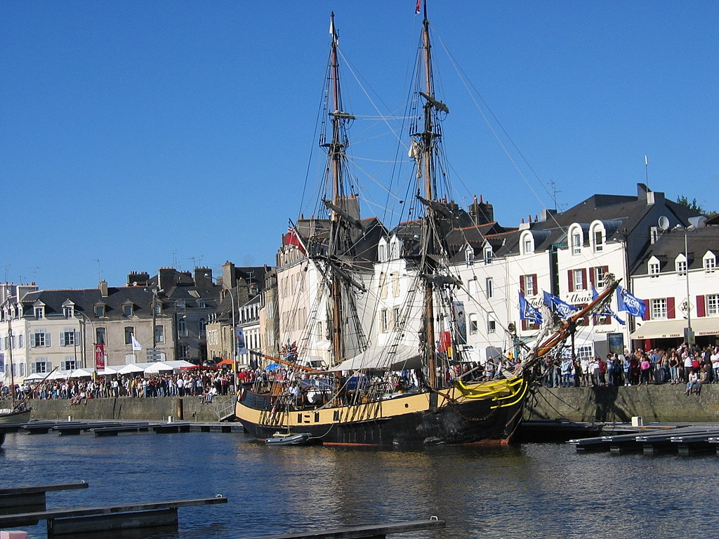 Праздник на набережной в Ванне, Франция – фотографии Франции
