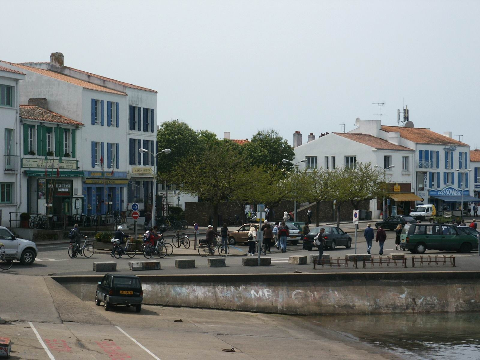 Люди в Иль-Дье, Франция – фотографии Франции