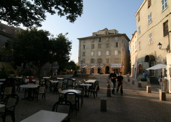 Кафе в Сен-Флоране, Франция. Фото 2 – фотографии Франции