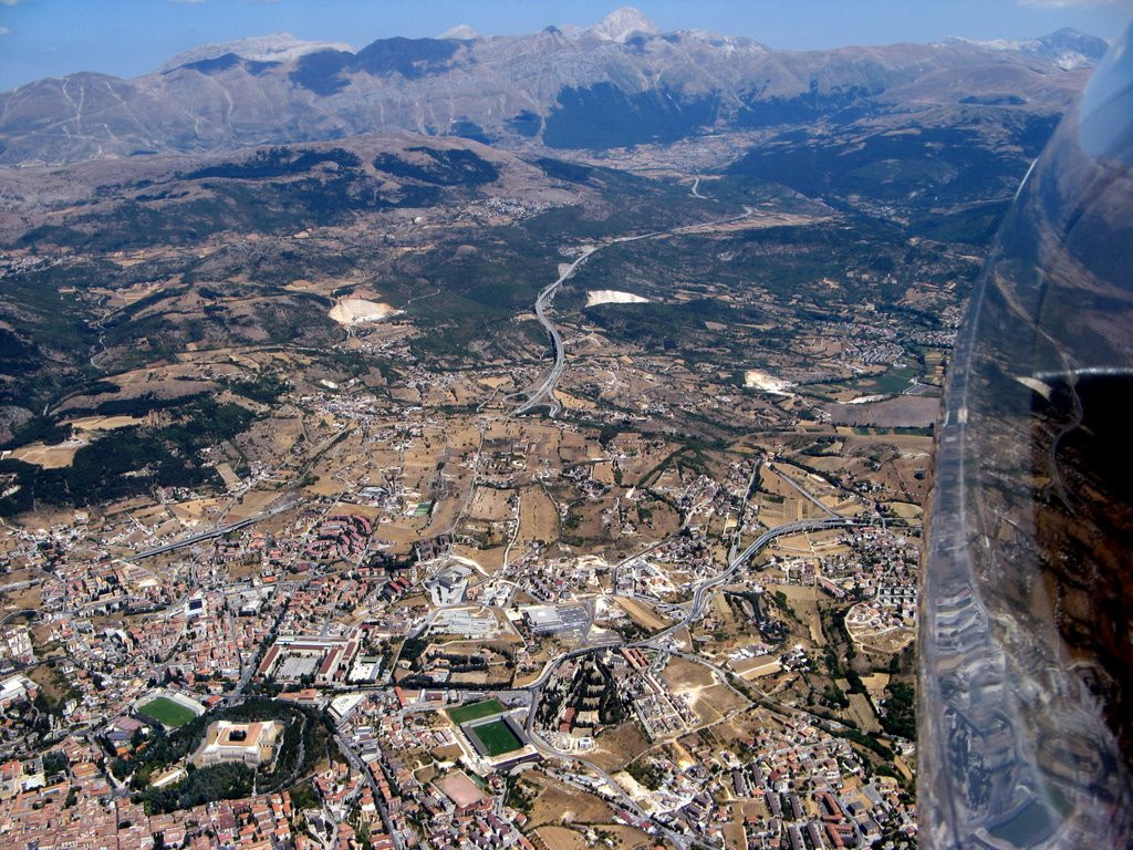 Л’Aквила с высоты птичьего полёта – фотографии Италии