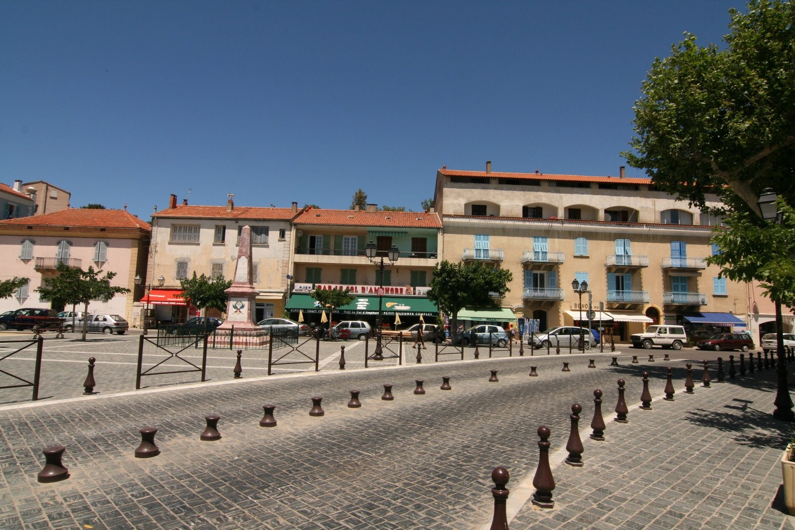 Дома в Сен-Флоране, Франция. Фото 3 – фотографии Франции