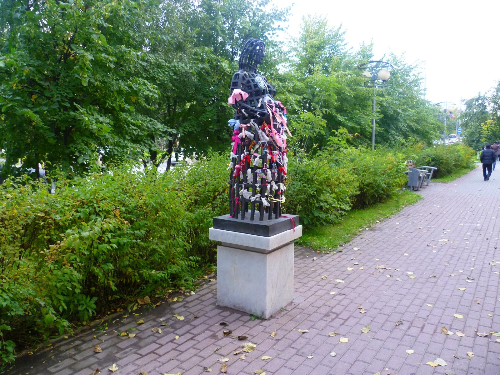 Памятник беременной женщине в Томске. Фото 1 – фотографии России