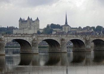 Мост в Сомюре, Франция – фотографии Франции