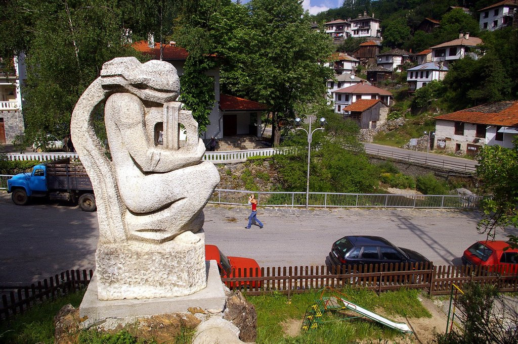 Скульптура в Девине, Болгария – фотографии Болгарии