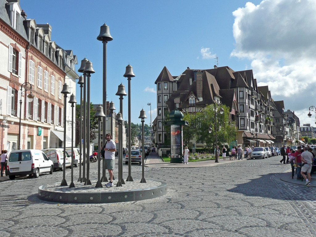 Улица в Довиле, Франция. Фото 10 – фотографии Франции