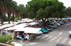 Рынок в Ла-Круа-Вальмер, Франция – фотографии Франции