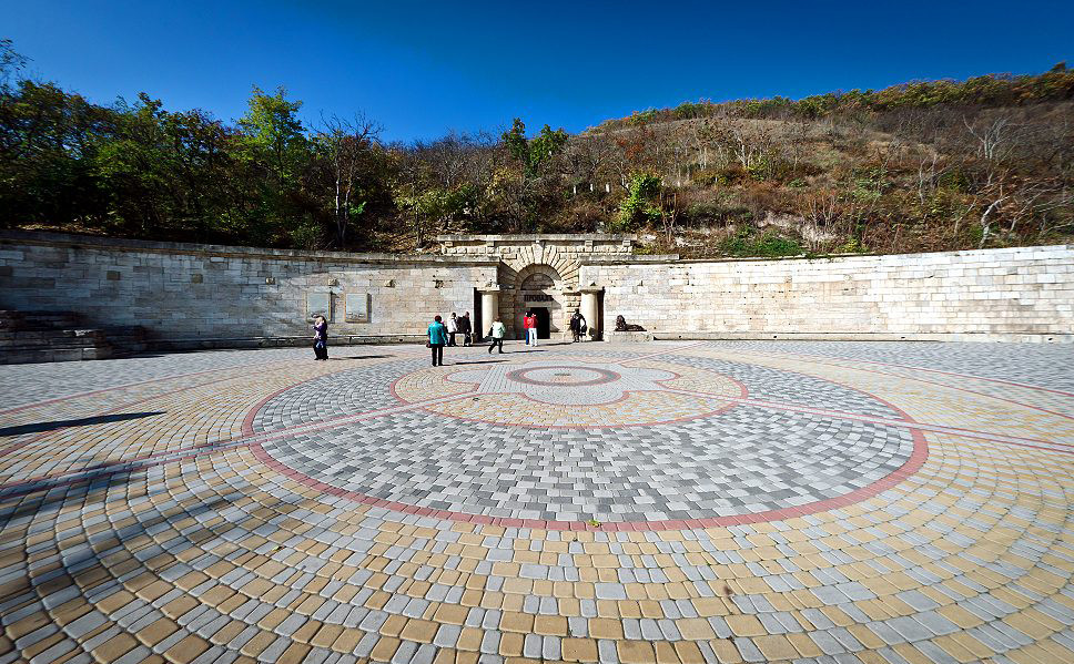 Вход к озеру Провал, Пятигорск – фотографии России